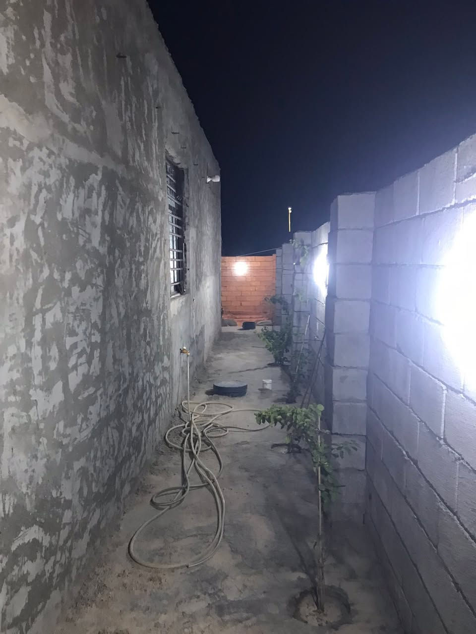 السلام عليكم 
دار للبيع المساحة ٣٠٠ البناء ١٥٠ حواس نزلت المعرض باقي التفاصيل ***********
