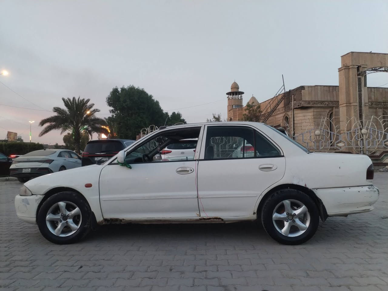 ابلاش ابلاش جوه السوك
السلام عليكم براتون موديل 2000 اوتوماتيك
محرك كير ب الجيس ويل كب داخل جلد
رقم انكليزي مشروع وطني ب اسمي
السياره عوزه ترتيب بسيط السعر ب٣٩ وبيه مجال
*********** كربلاء الحسينيه
