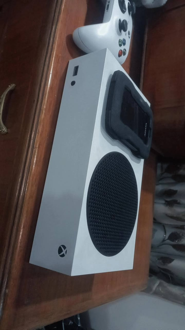 سيريس اس جهاز نضيف
موجودة الالعاب كدامكم بالحسابين بالإضافة إلى هارد واحد تيرا و ملحقات الجهاز 
السعر 350
رقمي *********** مكاني دورة ابو الدشير
