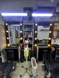 ميز مرايه تكمه تفصال مو سوكي واحد مع كرسي اصلي الثكيل هم واحد للبيع في...