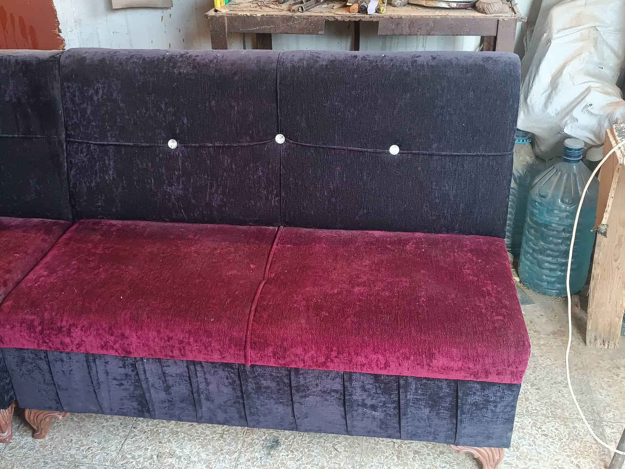 قنبات كوفي للبيع  👍🏻
السلام عليكم 
عدد 20 قطعه 10 خانت ✨
خشب عراقي جيد جدا مستعمل ثقيل 🔨
اقماش اسود واحمر مستعمل بس نضيف مبين بل فيديو 
اسفنج جيد جدا 
فصال حديث ❤️‍🔥
السعر قطعه الواحده 35 فقط
الاستفسار اتصال فقط على 
***********
*********** 
لدينا كافة انواع الفصالات حسب الطلب  بسعر مناسب
عنواني موصل جانب الايمن
