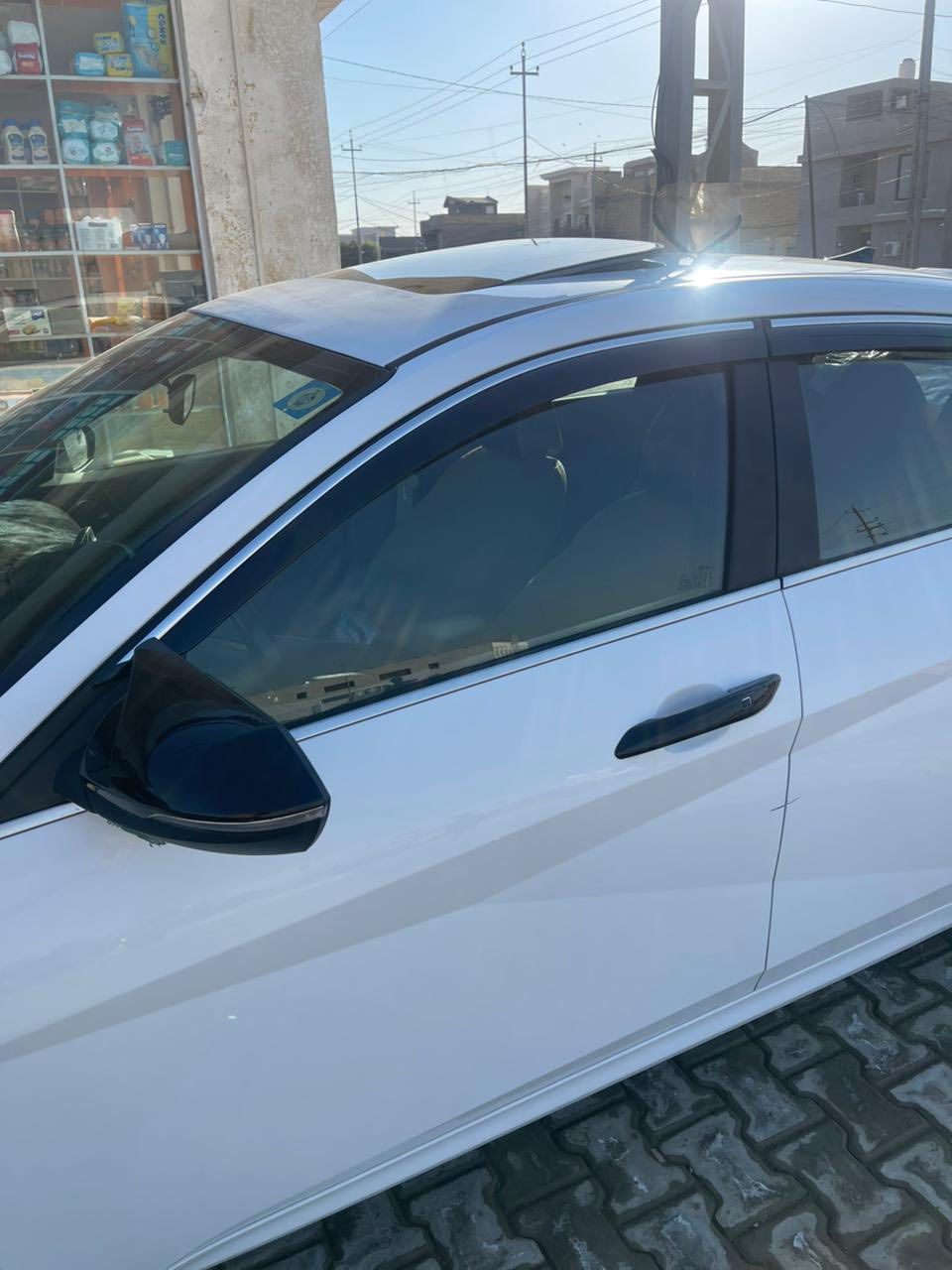 Hyundai Elantra (خليجي)

 • موديل: 2024
 • محرك: 2.0 لتر – 4 سلندر
 • قير: أوتوماتيك (CVT)
 • دفع أمامي

✨ المواصفات:
 • تشغيل بصمة + دخول ذكي
 • شاشة وسطية + نظام Apple CarPlay / Android Auto
 • كاميرا خلفية + حساسات
 • ليتات LED أمامية وخلفية
 • جنوط رياضية
 • مثبت سرعة
 • ستيرن تحكم (مالتي)

🛡️ الأمان:
 • ABS + مانع انزلاق
 • وسائد هوائية
 • نظام ثبات إلكتروني

📌 ملاحظات:
 • كلين تايتل
 • حالة ممتازة جداً
 • صرفية بنزين اقتصادية 

للاستفسار ***********
