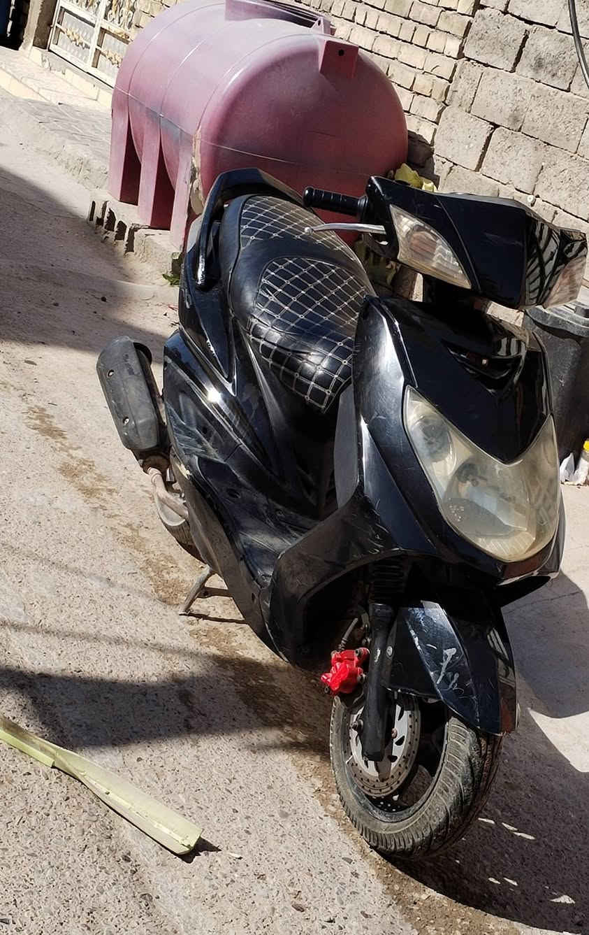 سلام عليكم متاح سكنس فحل كابريتر دراجه شغاله سلف هندر بس دشبولها طافي دراجه خيرر من الله تراي وين ماتطلع سحبها يخبل  سعرها ٤٥٠ وبيها مجال حك الجيه العنوان بغداد حي اور الشراي يتصل ع رقم ***********
