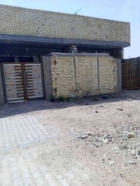 من رخصة المسؤول مساحة 200متر مشيد عليها دارين كل دار 100 متر واجهة 5 و...