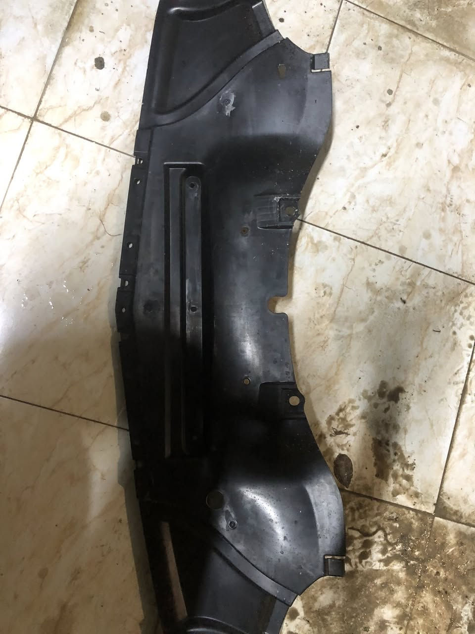 سلام عليكم ابيعهن شلعة 
تك تاير امامي نظيف 
وتك تاير خلفي مال حرك 
درع مكينة مال چالنجر
دوس امامي خلفي جلد مال چالنجر
مكاني بصرة قيم واخذ 
***********
