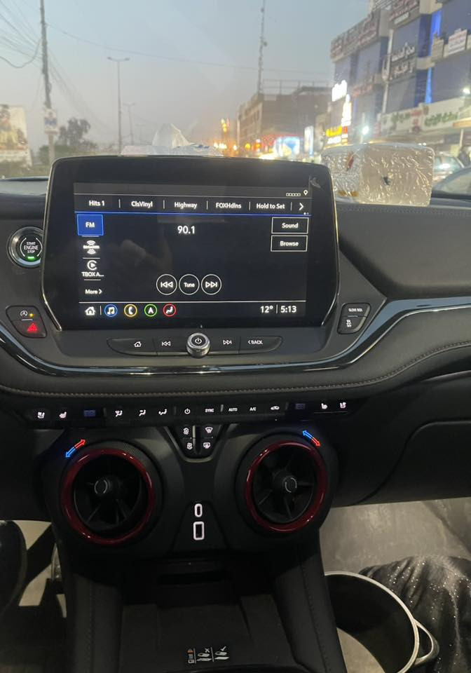 حجم المحرك V6 سلندر (3.6L)

عداد المسافة  9000 تقريبا اخت الزيرو

بانوراما

بصمة تشغيل

بصمة 4 ابواب

(Remote Start) تشغيل عن بعد

صندوق شفط كهربائي

كشنات جلد

كشنات امامي تدفئة + تبريد

كشنات خلفي تدفئة

استيرن تدفئة

دشبول ديجيتال

Wireless شاحن موبايل

رادار امامي (تحديد مسار)

رادار جانبي (نقاط عمياء)

رادار خلفي (تحذير من الاصطدام)

شاشة كبيرة لمس

كاميرا

رادار 360

حساسات خلفية + كاميرا 4k + المرايه الوسط تصير كامره

Android Auto

Apple Car Play

مانع انزلاق+ABS

AUX+USB منافذ

Auto Start

Auto Stop

مثبت سرعة

تحكمات استيرن

هاند بريك بصمة

وبقية المواصفات المعروفة

الرقم ***********

حادثهه تاير خلفي فقط بدون صبغ بدون تبديل

المكان بغداد 

السعر : 270
