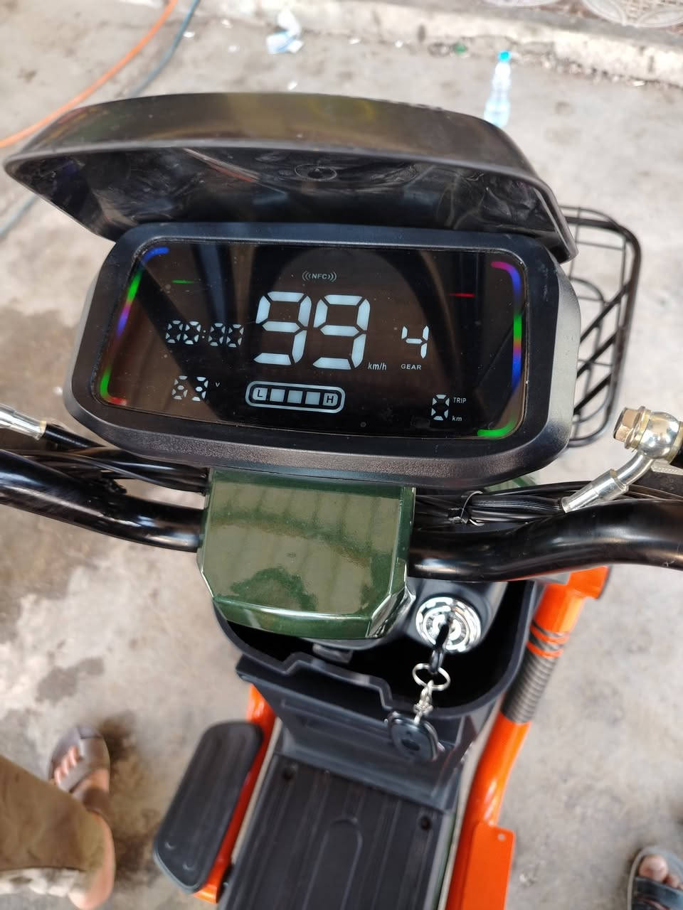المواصفات 🚴‍♂️ 🚴‍♀️ 🚴
1》موديل 2025
2》5بطاريات او ٤ بطارية
3》تقطع مسافة من ٣٥ كيلو الى ٤٠ كيلو
4》 السرعة 99
5》تاير جوبلس ويل كب 
6》بايدر مساعد
7》اشاير امامي وخلفي لد +بكلات خلفي لد
8》 4دبلات خلفي تتحمل اوزان
9》لد نهاري +لايت عدسة لد
10》شاشة ايباد +شاشة اعطال
11》 نشرات جانبية +نشرات جانبية للدشبول
12》 مساحة تخزين للتلفون
13》 قاعدة تلفون +شاحن
14 بلوتوث +سماعة قوية جداََ
15》سرج قلاب
16》اربع نمر سرعه ✈️✈️
17》 نضام بصمة تشغيل +قفل وفتح +نضام سكيورتي
18》سويج + بصمة + كارت
ملاحظه// الدراجه ماصارلها سبوع من طالعت من الوكيل يعني جديده 
العنوان/
بابل _ المحاويل_  
اتصل ***********

