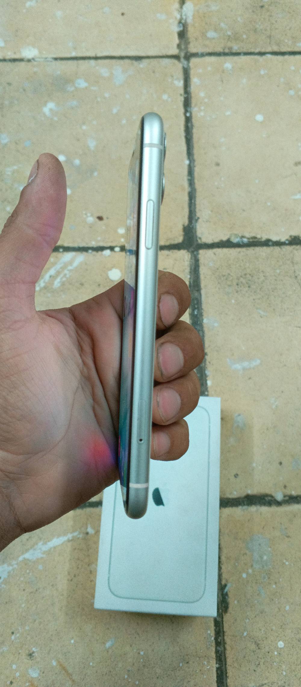 سلام عليكم 
ايفون 11 بلادي مداخل تصليح
ذاكرة 128
بطاريته 82
ملحقاته كيبل وراس شاحنه وباكيته
270 الف
العنوان بغداد شارع الكفاح 
توصيل ماعندي