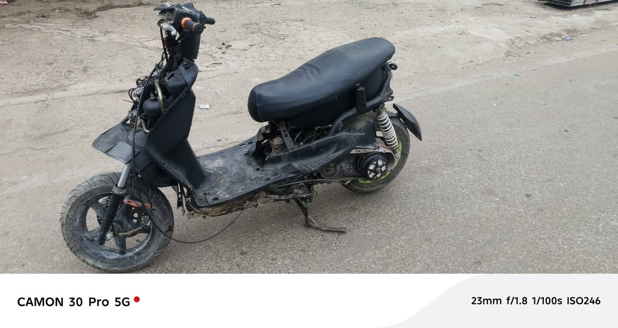 سكنس نثيه ١١٠
مزوده بوشه ٥٨ ونص
كابريتر عكس جبيره اصليه 
كلج خلفي دي واي اصلي 
سلف رياضي فراك وملقط ونواعم 
شلعه كلش قويه مصلخه الدراجه بدون كفر
٢٥٠ الف بغداد شيخ عمر قرب باجة الحاتي 
***********
