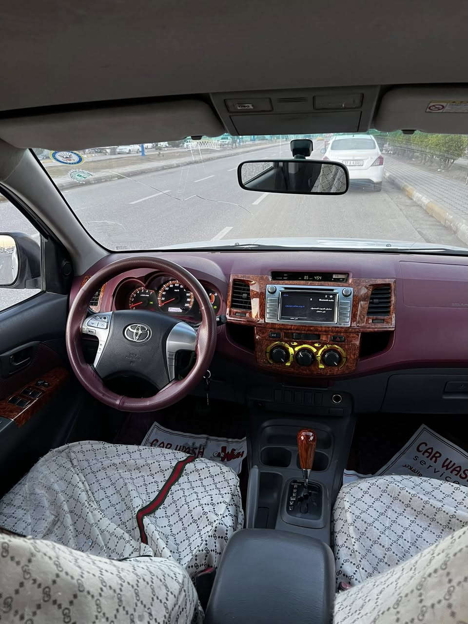 السلام عليكم تيوته 2014 الكويتي اوتماتيك السياره جديده مكينه كير حداديه تخم تاير تبريد كله شرط بيه رشه صبغ بل الباب والباقي كفاله السياره كارتون السعر 190 وبيه مجال لاستفسار ***********
