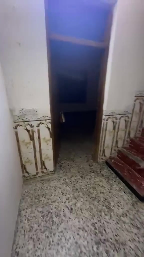 بيت لليجار في زعفرانيه اربع شوا ع١٠٠متر قاطين غرفتين وصاله ومطبخ وصحيات ***********
