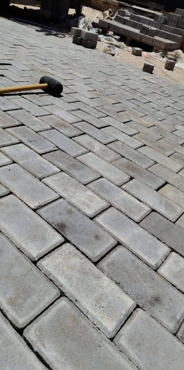 السلام عليكم كادر تطبيك     انواع مقرنص ارصفه كربستون  ساقية امطار
نعمل الى جميع المحافظات شرط استلام مهندسين سرعة العمل انتاج دقت العمل النظافه 💯 من 💯 بادرة مصطفى ***********
