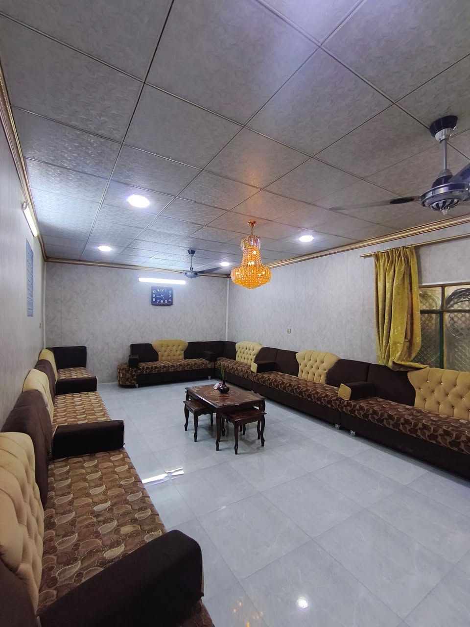 [[بسم الله الرحمن الرحيم]]
🏡     🏘      🏚 

#يوجد_بيت_طابق_ونص_للبيع

#العنوان  الفلوجة 
#المنطقة حي نزال // قرب مدرسة وادي العقيق

✅المساحة : 300م
⬆️ الوجة : 15م
🏞️النزال : 20م
 
غرف 4
استقبال 
صالة
مناور 
مطبخ
صحيات 2
الارضية سيراميك 
 كراج سيارة 
حديقة

                       #بناء 🧱 : طابوك 
      
     #شارع 🏞️⬆️⬆️ : 10م كامل الخدمات من تبليط مدارس اسواق 

  #السعر_محدد_من_قبل_البائع 
    
        
        ⚖️⚖️   نوع الملك : طابو صرف تحويل مباشر  🏙 

            #السعر💰💸:  230 مليون وبي مجال

__________________________________

للأستفسار⛔🖲️ : مراجعة 
🥇#مكتب_الرافدين_للعقار 🥇
العنوان شارع المنجزات تقاطع جامع التقوئ مجاور محطة المتميز المركزية لغسيل السيارات 🚗🚖
__________________________________

#ملاحظة//📋📑 اذا لديك عقار تريد تعرضة للبيع او تريد تشتري عقار قم بمراسلة الصفحة او اتصال على لارقام الموجودة+ واتساب
            
         #للأتصال_او_واتساب 📞  ***********
         #للأتصال_كورك.   📞.      ‏‪***********‬‏

#بيع_وشراء_الدور_السكنية_والزراعية_العقارات_في_مدينة_الفلوجة #مكتب_الرافدين_للعقار_بيع_وشراء_العقارات_بسعر_مناسب
#عقارات_الانبار_الفلوجة
