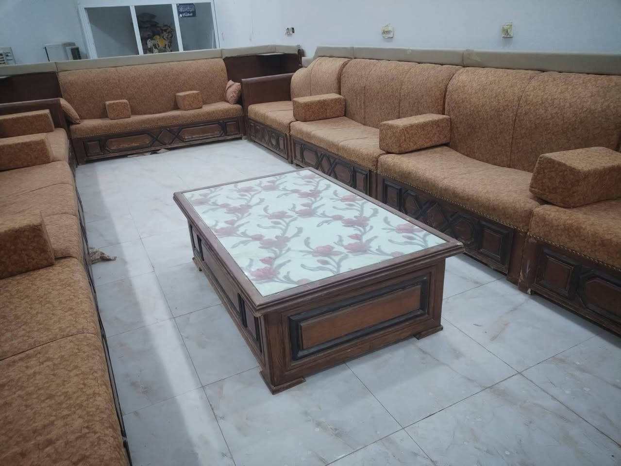 للبيع سعر ٦٠٠
١٨متر زوايه ٢
***********
