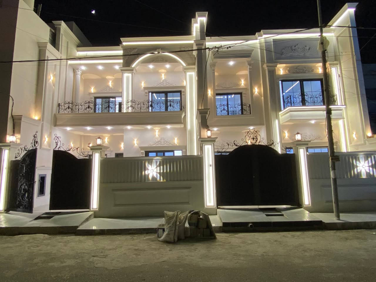 اعلان 580
دار للبيع طابقين 4 غرف نوم 
نوع_الملك :-  طابو صرف  
# @مساحه 150 واجها 7 ونص 
#السعر تفضل بكلمه تم هاص 
الموقع حي المعلمين خلف حلويات شكرجي ولمستوصف      
الأتصال على الارقام التالية :
📞***********
📞***********
أو مراسلتنا عبر { ــــ وتساب ــــ  } 
أو مراجعة #مكتب #كركوك الاجمل  للعقارات ولمقاولات حي العسكري بجانب موقف الكوسترات 
{  #نتشرف #بزيارتكم ونستقبل كافه عروظكم
