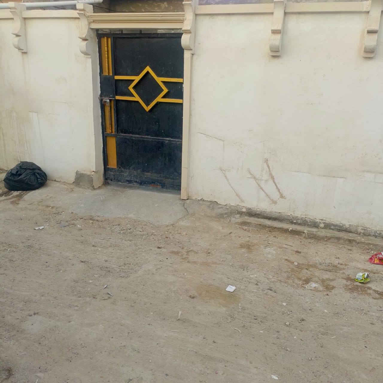 بيت للبيع  مساحه 150قرف ثنين صاله استقبال ومطبخ جاهز للسكن تانكي ماطور مغاسل خدمات كاف مدارس عنوان ابو منيصير قرب جامع الناصر ومدرسه زهره الخمائل***********

