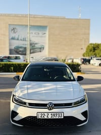 Volkswagen Jetta 2025 Se ( Black Top ) ماشية :  الف 10 mile     السيار...