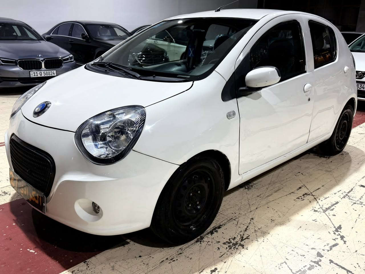 السلام عليكم ورحمت الله وبركاته
للبيع باندا جيلي 
2013
الون ابيض 
رقم بغداد انكليزي 
داخل حمصي 
شاشه جبيره 
كامره خلفيه 
سياره كير صدر محرك مكفول 
مكان السيارة معارض النهضه شركت الكرادي 
الهاتف:***********
السعر 50 ورقه
