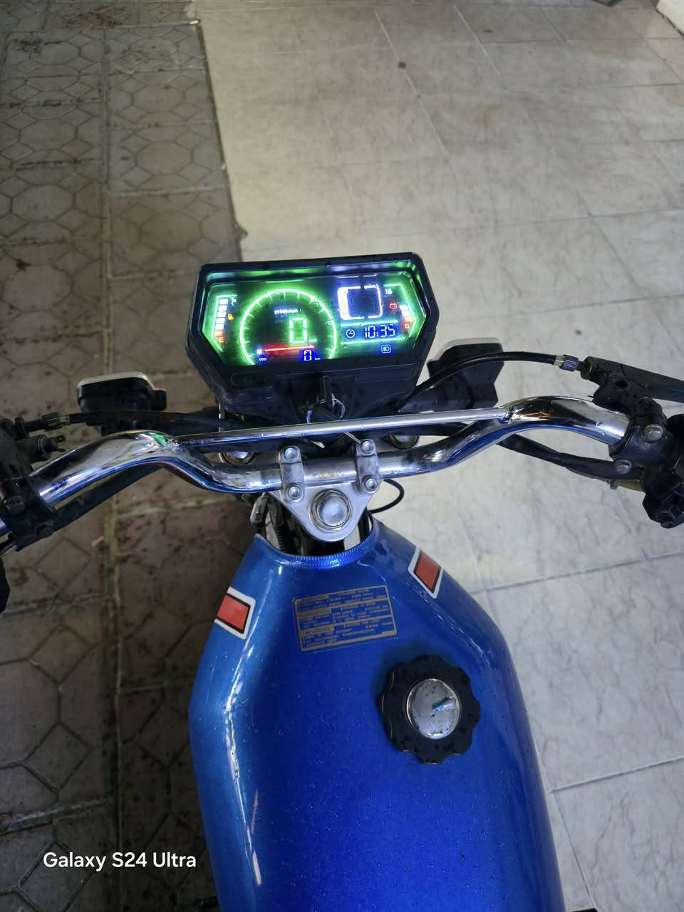 للبيع متور سافين خمسة كير
محرك طلقة شرط العزم كهرباء سلف كامل شغال 
موديل 2023 صوت حلو سعر 400 الف وفي مجال 
منفيس موجود للتواصل ***********
