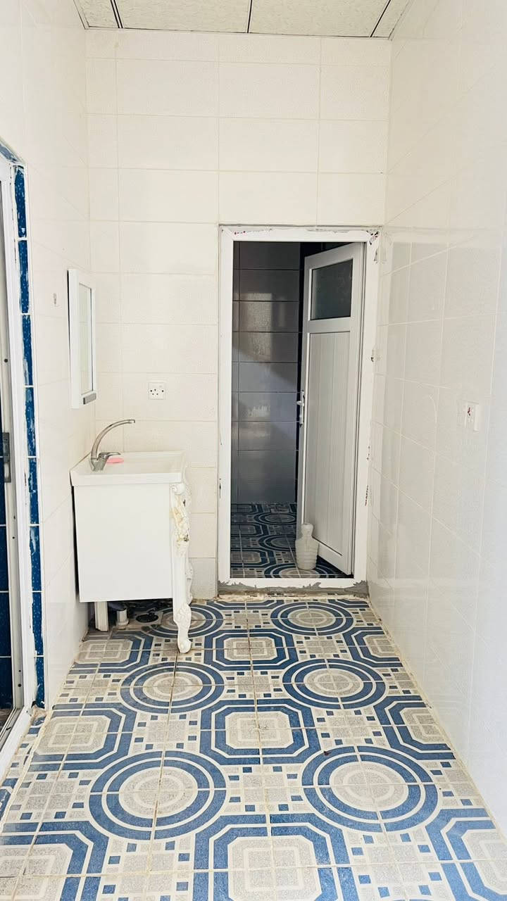 دار للايجار بناء حديث 
المساحه ٢٠٠ متر 
يحتوي الدار على٢ نوم واستقبال ومطبخ وهول  ومجموع  صحيات 

 
#الموقع_كركوك 
حي عدن مجمع كركوك ستي  
***********
