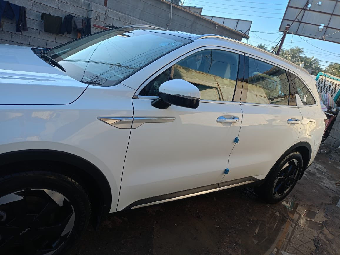 سورنتو 2025 خليجي. فول مواصفاتها 
محرك ٦ سلندر 
بصمة وتشغيل عن بعد 
كراسي كهرباء
صندوق كهرباء 
كير ماوس 
شفتات بالاستيرن
هاند بريك بصمة 
ثلاث قطع تبريد 
مانع انزلاق ومانع انحدار 
سبعه راكب
إنارة محيطية
قماره بانوراما
فول تحكمات استيرن 
كامرة دوارة
حساس أمامي وخلفي
المواصفات الباقيه معروفه 
السيارة كفاله عامه  السعر 345$ وبيها مجال مكاني كربلاء . لاستفسار ***********
