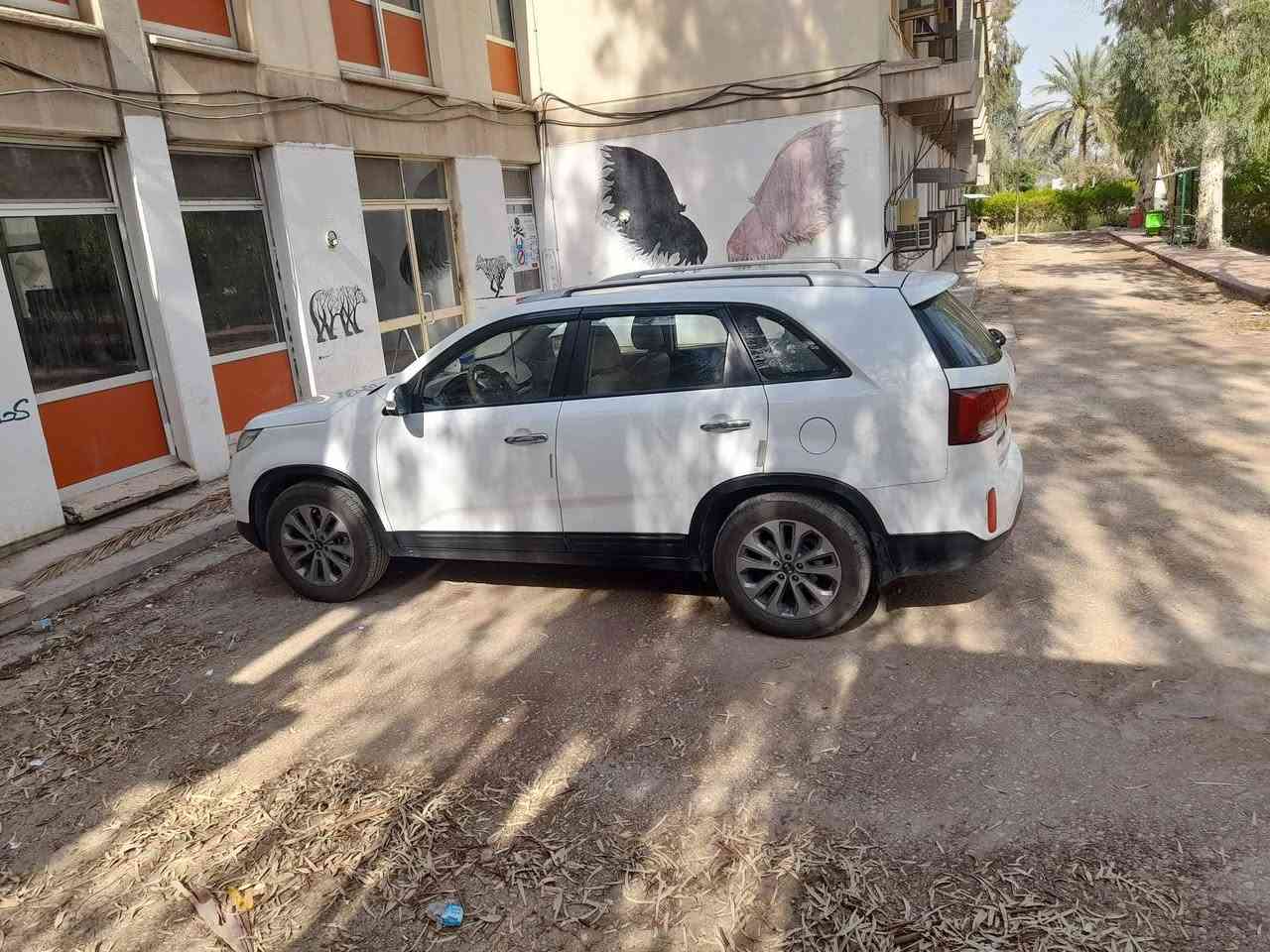 السلام عليكم 
كيا سورنتو 2013 خليجي رقم مثنى
اللون ابيض  
 4 سلندر محرك دوش 2400 
الموصفات. ......... 
 1- دواخل بيجي مواصفات الخليجي بدون فتحة 
 2- تدفئة تبريد 
3-التبريد 3 قطع 
4- شاشه كبيره 
5- تحكم ستيرن 
6 -7 راكب 
7- ويل كب اصلي 
8- اشاير ب مري 
 وبعد هواي مواصفات  ...... مكان سيارة كربلاء

الاستفسار ***********7
