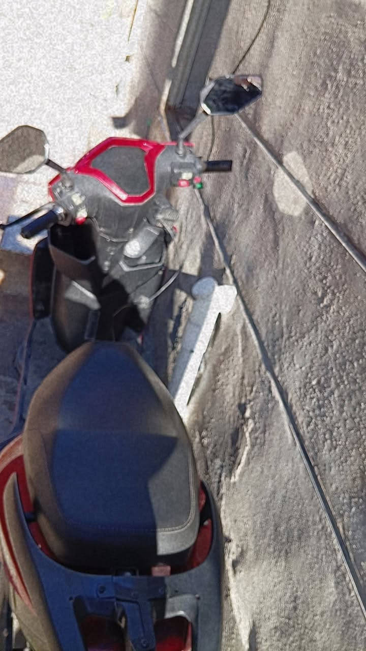 بايسكل شحن سكنس جبلي نضافه ٩٠من ١٠٠.  ٦ بطاريات الماسه يقرن ١٠ونص كلهن صاله ٣ اشهر مستخدم ماشي ٣٠٠٠ نضيف كلش بس جاملغة مكسور كسر خفيف يروح وشخط كدام خفيف اصلا اميري بس تكشطها مكاني رمادي ٨ شباط  السعر ٤٥٠ بي مجال بسيط حك جيه ***********
