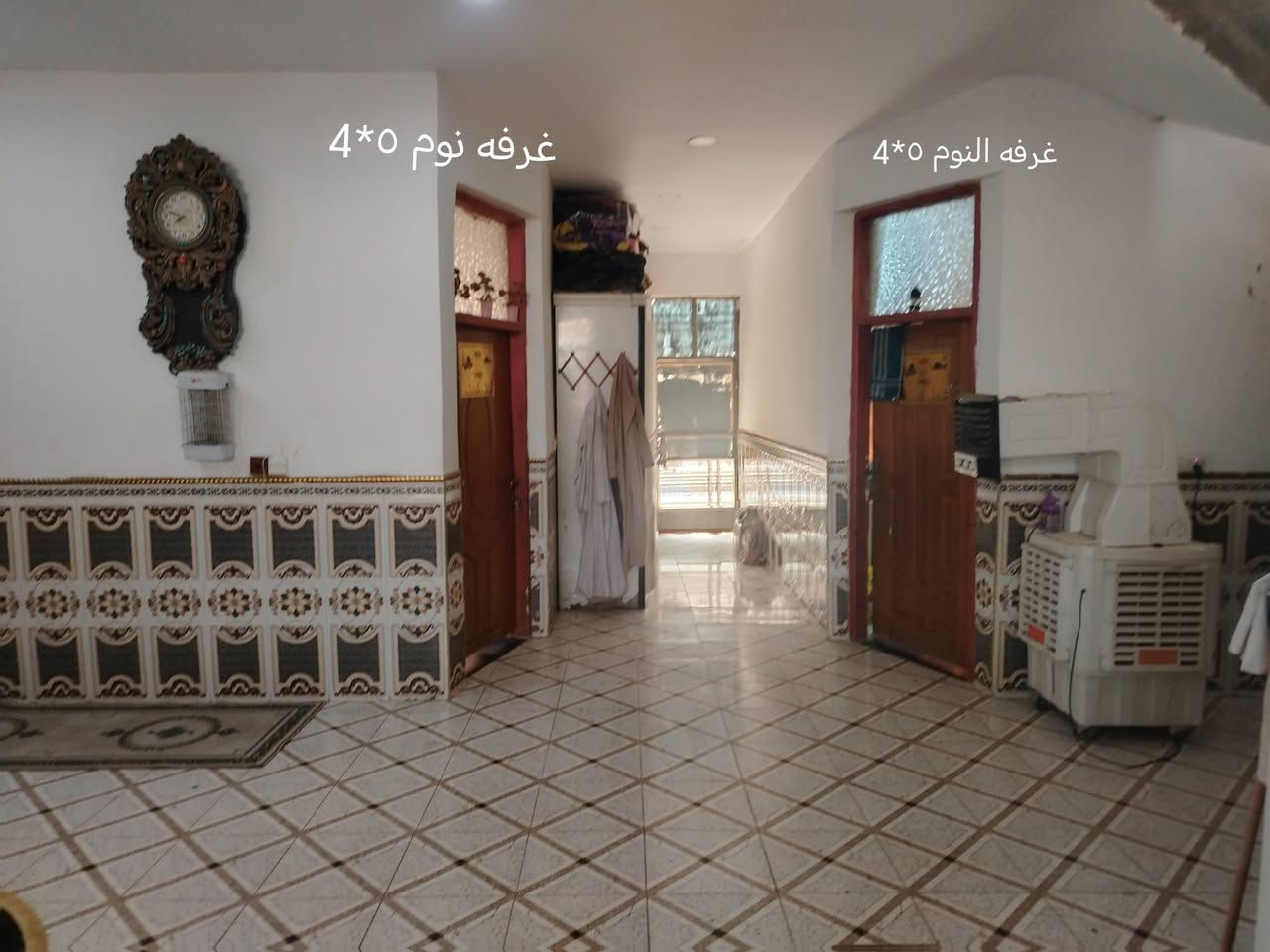 اسلام عليكم بيت البيع المساحه ٢٤٠  الدوانم ابضهر البانزيخانه المقابل الفين يحتوي عله استقبال٧* ٤ +صاله٤*٨ +مطبخ٥*٤ + غرف عدد ٢/ ٥*٤+ منور  +ترك  البيت ويا غراضك كاونتر +كيزر+ ٢تانكي ٣ + سبالت + غرفه نوم 
***********
