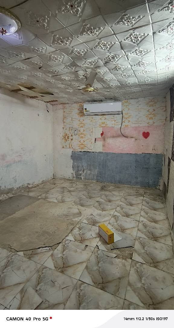 بيت تجاوز للبيع في النجف الاشرف حي النصر بنزين خانه بغرفه وصاله ومطبخ واستقبال وتخاريج وطارمه سعر البيت 6 ملايين ونص يخلصك من الايجارات وترتاح البيت يراد له شويه ترميم اتواصلوا على الواتساب او على ماسنجر الرقم ‏‪+9647800246005‬‏
