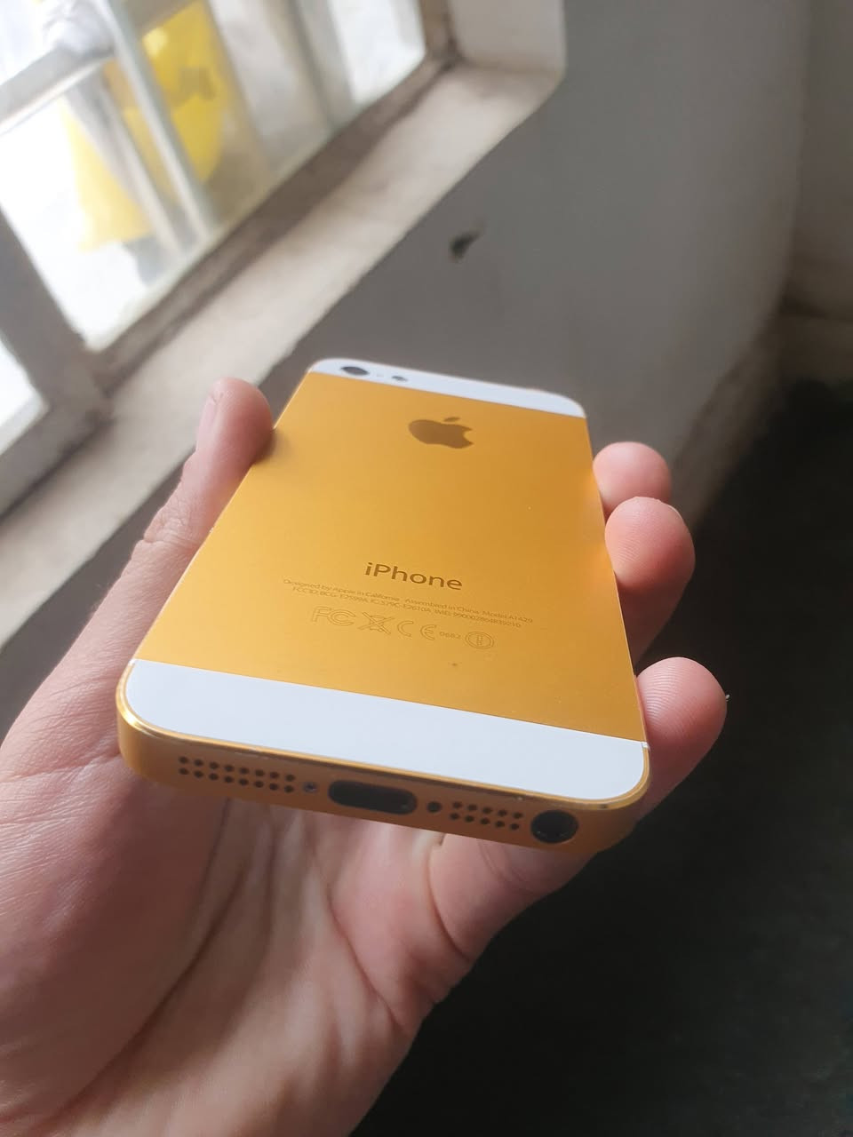 ايفون 5G لون ذهبي مميز للبيع كل عيب مابي وسعره مناسب 
اي عيب مابي سيم كارت كله شغال شرط ويشغل جميع الالعاب و البرامج محدث 
***********
