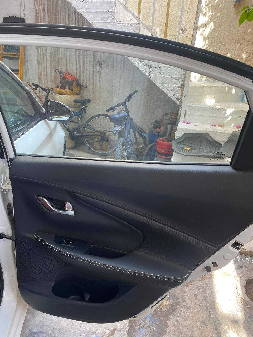 السلام عليكم شانجان ال7 نظيفة سياره استخدام شخصي موديل 23 ماشيه 43 الف بيها جاملغ يسره صبغ 4 اصابع وبس سعرها 98 وبيها مجال للشراي ***********
