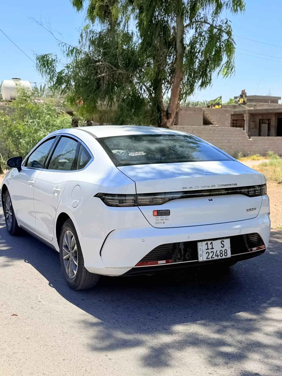 السلام عليكم 
لبيع BYD
فول موصفات 1/1 
فتحة 
بصمة 
اشاير بالمري 
لد صباحي 
تشغيل عن بعد بصمه ابواب 
باقي موصفات معروفه 
ماشية 6 كيلو 
مكفوله كفاله عامه 
رقم بغداد شبه مميز باسمي تحويل مباشر 
مكاني بغداد الشعله 
***********
