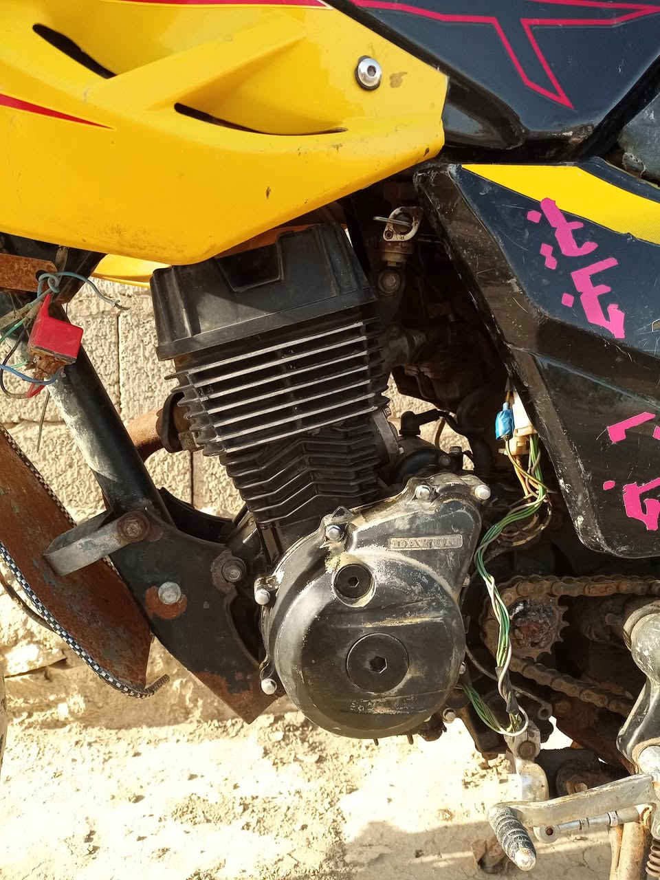 السلام عليكم
دراجه بانده للبيع موديل 15شغاله محرك ناعم تايرات كهربائيات شغاله اوراق سكنر شوفت عينك مثل الصوره 
المكان الديوانيه ال بدير ***********
