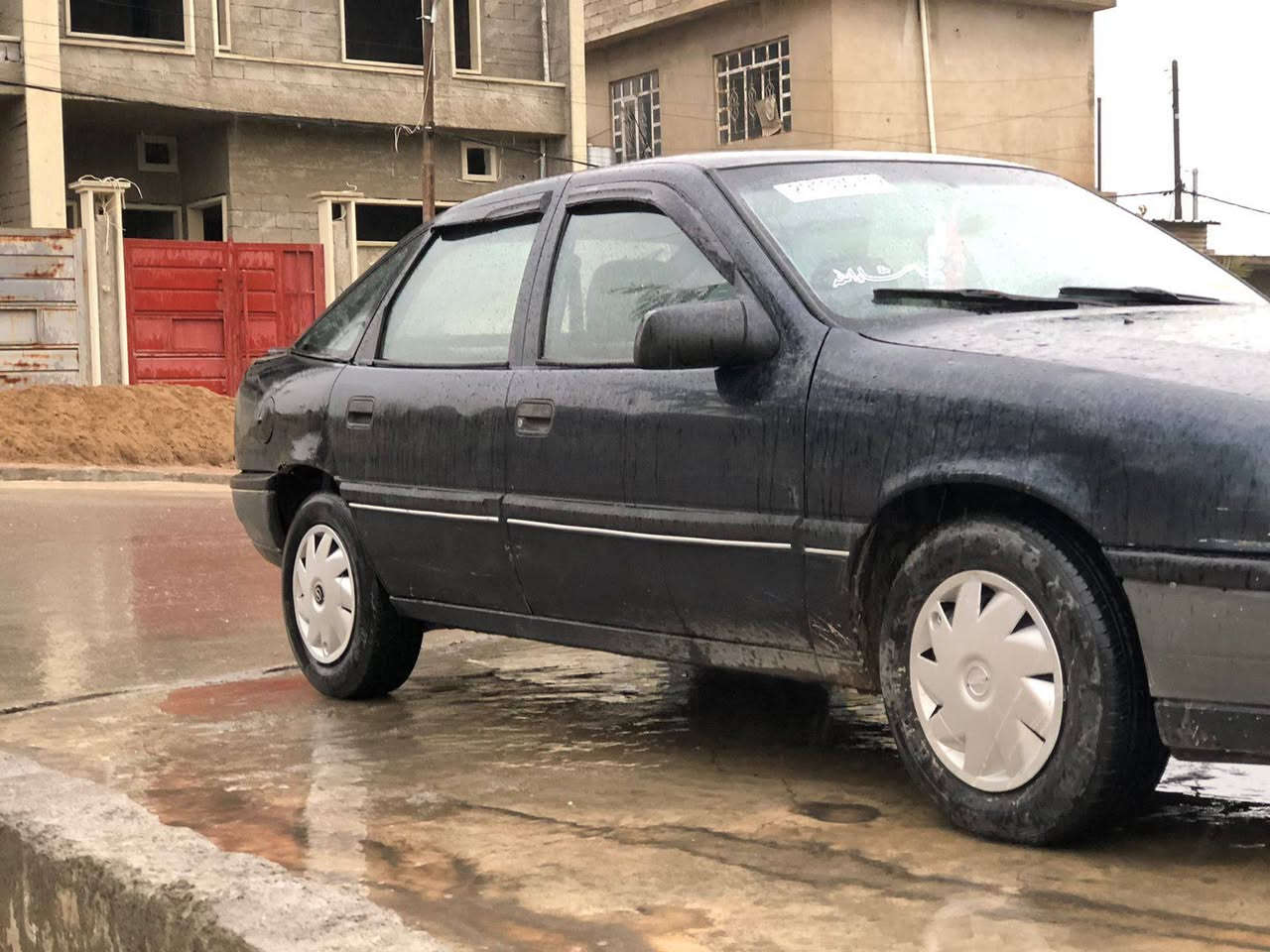 اوبل فكترا محرك 20 
موديل 1991
سلايت 
اربعه تايرات دسك 
وايرمنيه كلها شغاله 
ررقم الماني 
سنويه الئ 2029
كابون بانزين 
ططخم اير حيل نضيف 
ططخم الورئ و الكدام جديد 
***********
