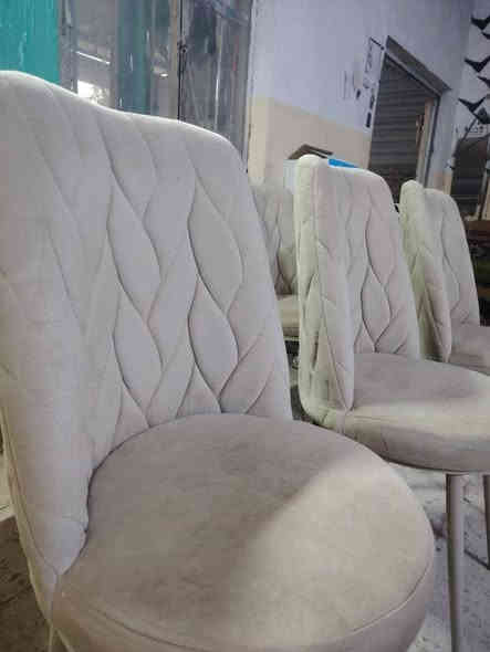 كراسي عدد ٦ نضيفات قماش نضيف سفنج عالي بـ سعر البلاش عنوان الحمزه الغربي حي العسكري للاستفسار ***********
