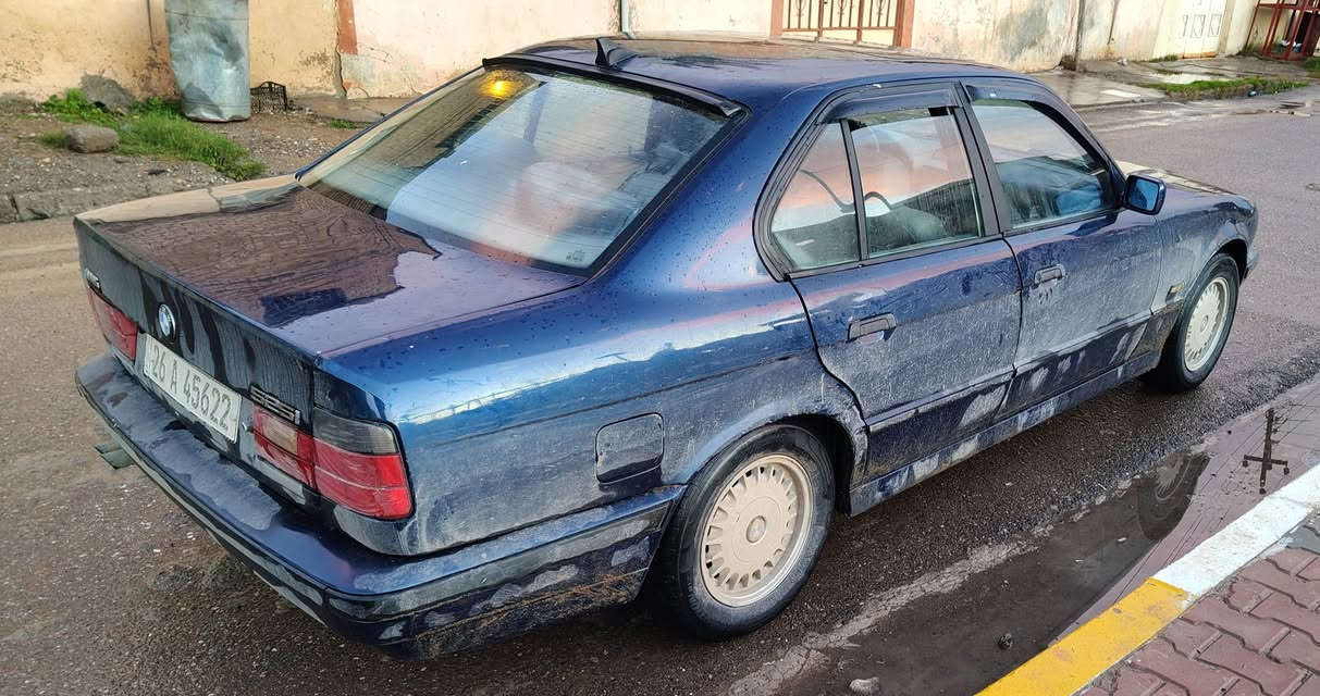 بي ام 525 مسكر فانوس موديل 90 رقم صلاح الدين انكليزي باسمي تدفئة تبريد محرك گير كهربائيات نظيفات السعر 55$ وبيها مجال 
***********
