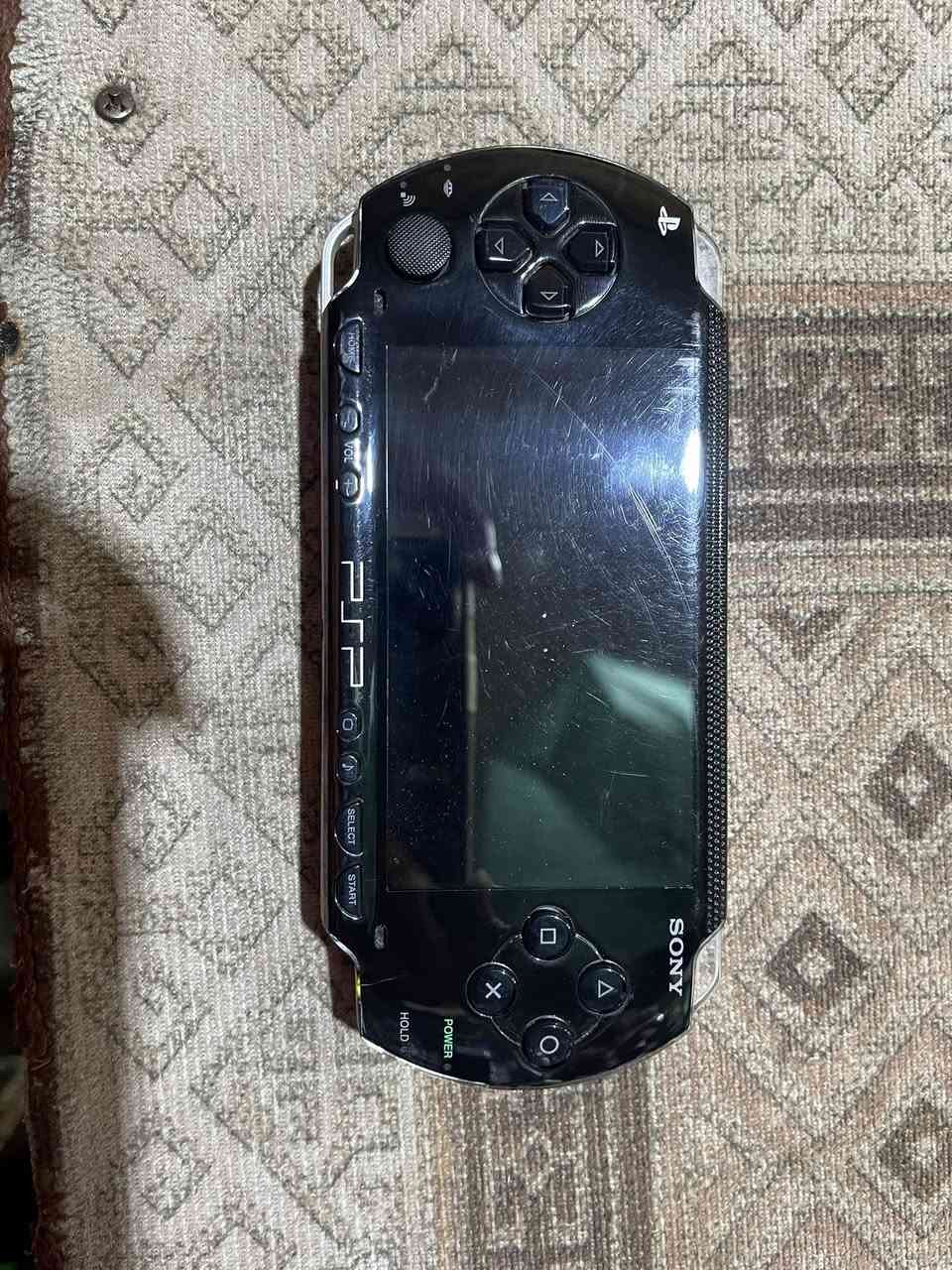 للبيع: جهاز PSP 1004 (الإصدار الأصلي الفخم) بحالة ممتازة!
عاشق الألعاب الكلاسيكية؟ هذا الإعلان لك!

أعرض لكم جهاز سوني بلايستيشن بورتابل (PSP-1004) الإصدار "الفت" (Fat) المعروف بمتانته وقوة تحمله، الجهاز بحالة رائعة ومع كامل ملحقاته الأساسية.

✅ المواصفات والمميزات:

• الموديل: PSP-1004 (إصدار منطقة أوروبا والشرق الأوسط).

• الكرتونة: متوفرة (نادرة الوجود حالياً وتزيد من قيمة الجهاز).

• البطارية: أصلية سعة 1800mAh (تعمل بكفاءة).

• الذاكرة: متوفر مع كارت ذاكرة SanDisk 8GB (مساحة كافية لمجموعة كبيرة من الألعاب).

• الشاحن: الشاحن الأصلي متوفر.

📝 ملاحظات إضافية:

• الجهاز نظيف جداً كما هو موضح بالصور.

• أزرار الاستجابة ممتازة والشاشة واضحة.

• مثالي للاقتناء أو للاستمتاع بألعاب الزمن الجميل (GTA, God of War, Tekken).

💰 السعر المطلوب: [100 الف] (قابل للتفاوض البسيط للصاملين).

التواصل واتساب:***********

او ارسل ريسالة الى الخاص😇🤍
اكو توصيل لي جميع محافظات العراق👀

