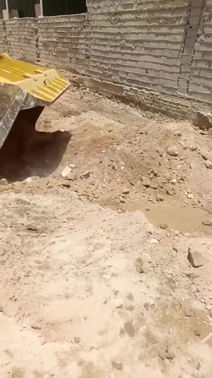 السلام عليكم نعمل بالتفليش بيوت قديمه والترميم وكافه عمل التفليش الاستفسار على هذا الرقم ***********
