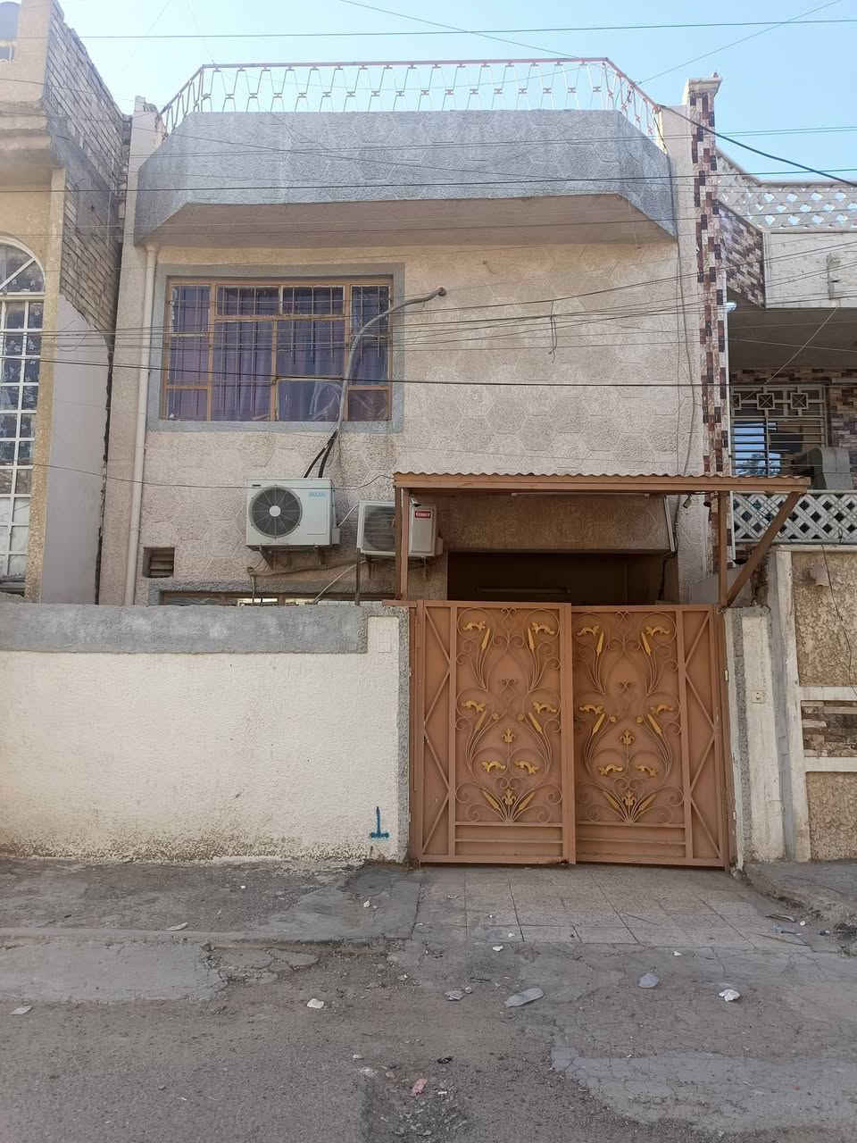 السلام عليكم بيت للبيع طابو صرف موقع مميز  منطقة حي اور دور الضباط واقع بين السوك وفلكة صباح الخياط المساحه ٨٧ متر الواجهه ٦.٢٥ النزال ١٤ صالح للسكن ابيع قطعه ارض اي استفسار الاتصال على الرقم ***********
