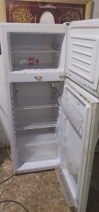 ثلاجه 12 قدم • مشحونه غاز • مغربه