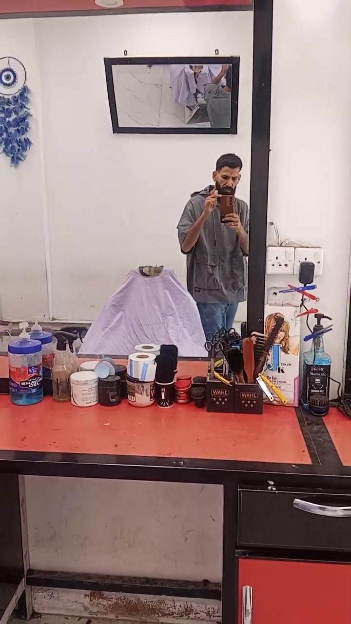 سلام عليكم اليوم عدنه
 ميز معا امرايه مال حلاقه 
للبيع سعر وستفسار ع هاذ رقم 
***********
