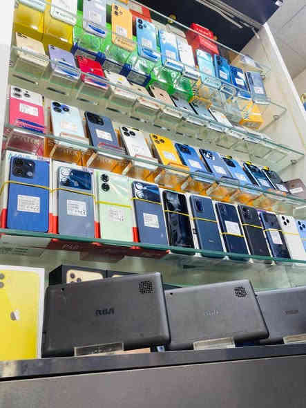 ايبادات امزون حجم 7 السعر 35 الف ذاكرة 16 
يشغل جميع البرامج حتى و ان فرمتت الجهاز يبقى اليوت يوب شغال 
العنوان معرض ضياء شارع الخليج مقابل مرطبات زهرة الخليج 
*********** الصويرة
