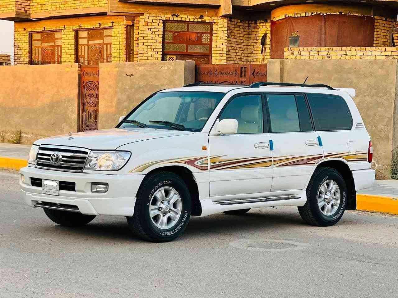 السعر 113قابل التفاوض 
لاندكروز موديل 2004خليجي كفاله عامه من ضربه وصبغ وتبديل والفتح بيه تكحيل بسيط فول مواصفات سلايت داخل بيجي صاج شاشه دشبول كامره خلفيه دبل تانكي فورويل شغال كشنات كهربائيه  حساسات اريل كهربائي مكينه وكير مكفولات 6V حداديه جديده تخم تاير تبريد ثلج 3قطع ثلاجة  السياره جديده وجاهزه واي نقص مابيهه رقم بغداد مشروع وطني رقم ***********
مكان ذي قار مكلف بنشر ناصرية, ذي قار
