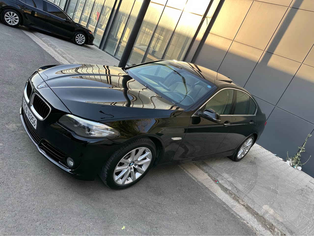 BMW 520i 2016
سفری شه‌ریكه‌ی عروش 
سه‌یاره‌كه‌ كلینه‌ بێ بۆیاخه‌ یه‌ك په‌ڵه‌ی بچووك ساردی هه‌یه‌
٩٥ هه‌زار ڕۆشتووه‌ سفره‌ سه‌یاره‌كه‌
٤ پستۆنی تۆربۆ 
گێر و مه‌كینه‌ی به‌شه‌رت هیچی نه‌كراوه‌ته‌وه‌ 
دیناری مه‌سره‌فی تیا نیه‌ تازه‌ سیرفس كراوه‌ 
سه‌یاره‌كه‌ فوول مواسه‌فاته‌ 
سعری ١٨٣ و مه‌جالی كه‌م 
*********** السليمانية, العراق
