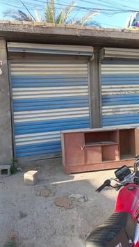 محل للإيجار • شارع المشاية • قرب مدرسة منار