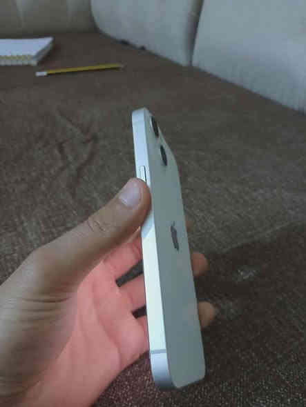 سلام عليكم آيفون 13 عادي 
للبيع نضافه فول الاستفسار اتصال ع رقم 
***********
