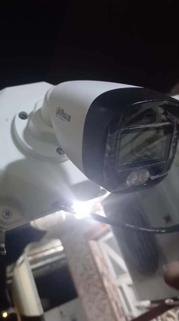 بفضل من الله تم تجهيز وتنصيب كامرات شركة دهوا 2 ميغا فول كلر الاصلي بضمان سنة في سدة الهندية بيت الاستاذ ابو حيدر❤‍🔥
يعلن (مكتبنا) عن توفر بكجات (تجهيز + تنصيب) متكاملة من ماركة Dahua العالمية:
​منظومات 4 كاميرات (داخلية/خارجية).
​جهاز تسجيل (XVR) يدعم الإنترنت.
​هارد تخزين أصلي.
​ربط وبرمجة على الهاتف مجاناً مع التنصيب.
​🔥 لماذا تختارنا؟ لأننا نجهزك بالأصلي وننصب لك بضمان حقيقي!
​اتصل بنا الآن: *********** 📱واتساب او ماسنجر
