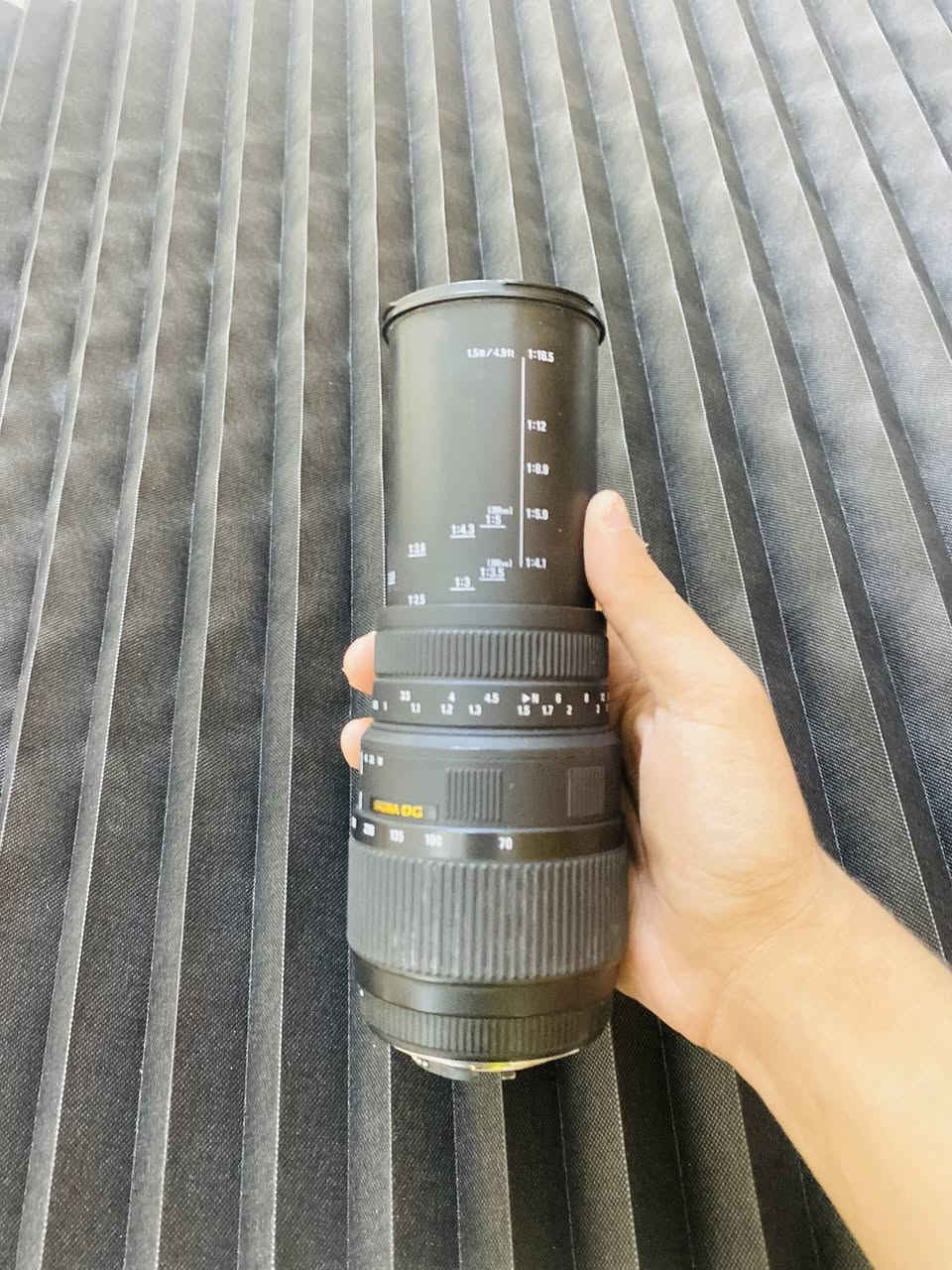 نيكون 5200
كل عيب مابيها ونضيف

ملحقاتها 

عدسه 18/55مانع اهتزاز ذاتي ✅

زوم رياضي سمكا 70/300 ✅

كرب ✅

جلاتين لون اصفر✅

حزام كتف ✅

شاحنه✅

بطاريه✅

سعر 350وبيها مجال توصيل مجاني 

متواجد فيس واتس اتصال ***********
