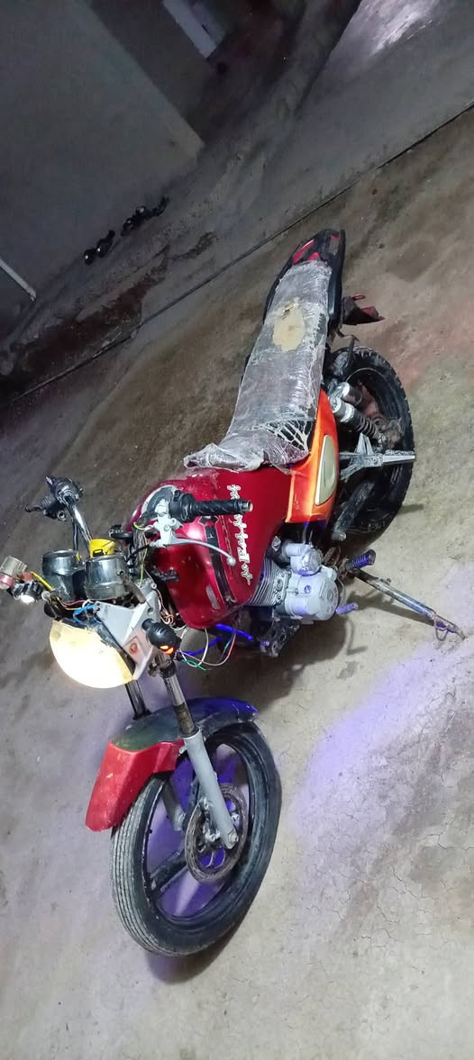 السلام عليكم دراجه للبيع مكاني بغداد التاجي الدراجه 2017 كلك للتواصل 
*********** محرك حجم 150 وكلچات حجم 200 معدل خير من الله شرط واحد ثاني  بطناش ولدراجه كامله مابيها أي نقوصات
