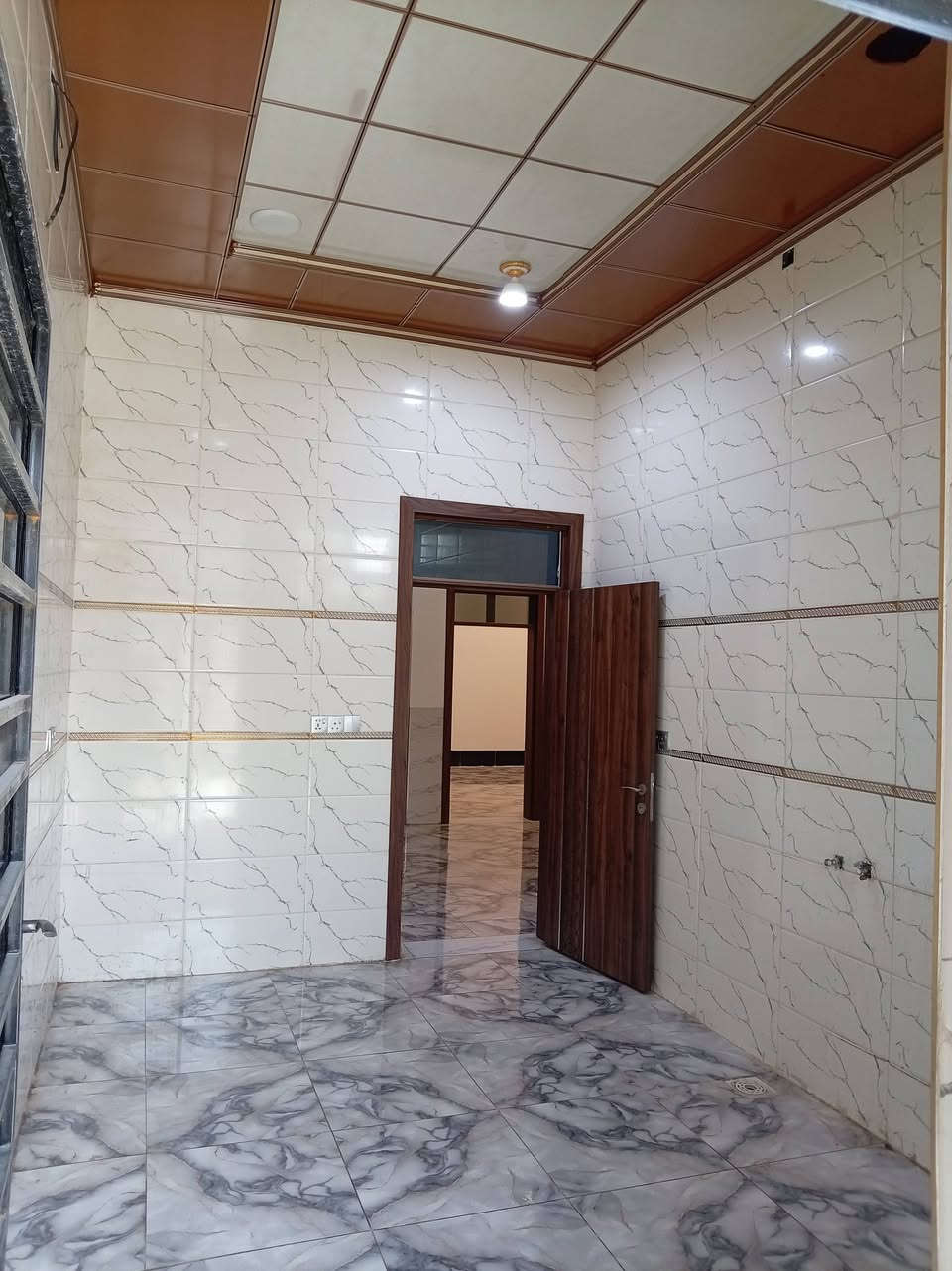 للبيع مشتمل 150 متر – منطقة 4000 #الانبار #عامريه الصمود
🏡 فرصة سكن حلوة وموقع ممتاز
📍 رقم القطعة: 4963
📜 طابو ملك صرف
🚫 غير مسحوب عليه قرض
✨ تفاصيل المشتمل:
بناء:طابوك
صالة كبيرة واستقبال واسع
مطبخ مرتب
غرفة نوم + حمام
2 صحيات
منور
تشطيب حديث وفخم
ديكورات وإنارة جاهزة
أرضيات وسيراميك ممتاز
جاهز للسكن مباشرة 
💰 السعر: 73 مليون دينار (قابل للتفاوض للجادين)
📞 للاستفسار والمشاهدة: ***********
📌 المعاينة خير دليل
